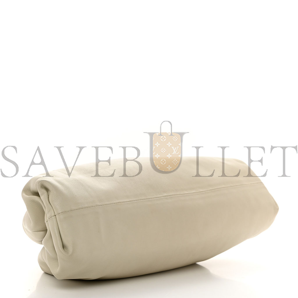 BOTTEGA VENETA SMOOTH BUTTER CALF THE POUCH OVERSIZED CLUTCH PLASTER (37*22*8cm)