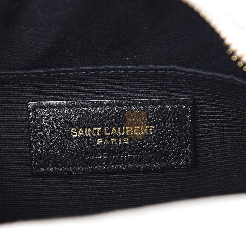 YSL VINYLE ROUND CAMERA BAG IN CHEVRON-QUILTED GRAIN DE POUDRE EMBOSSED LEATHER 6104361GF079207 (17*17*5.5cm)